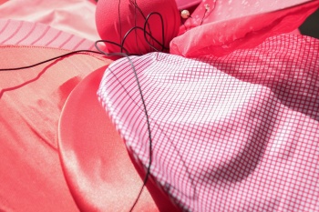 Raffinesse in Rosa – Ein Spiel aus Stoffen und Texturen